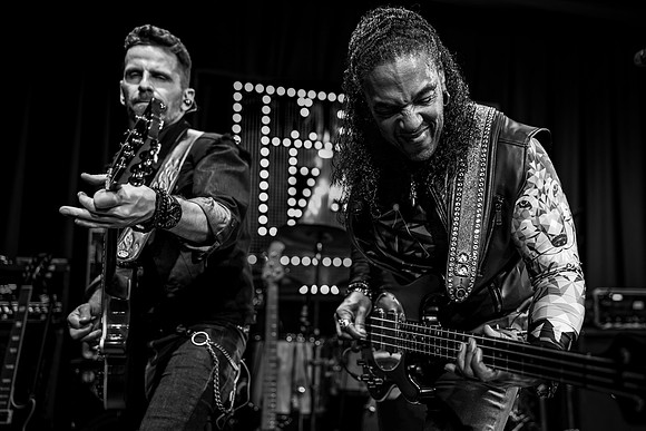 Limehouse Lizzy 10 b&w